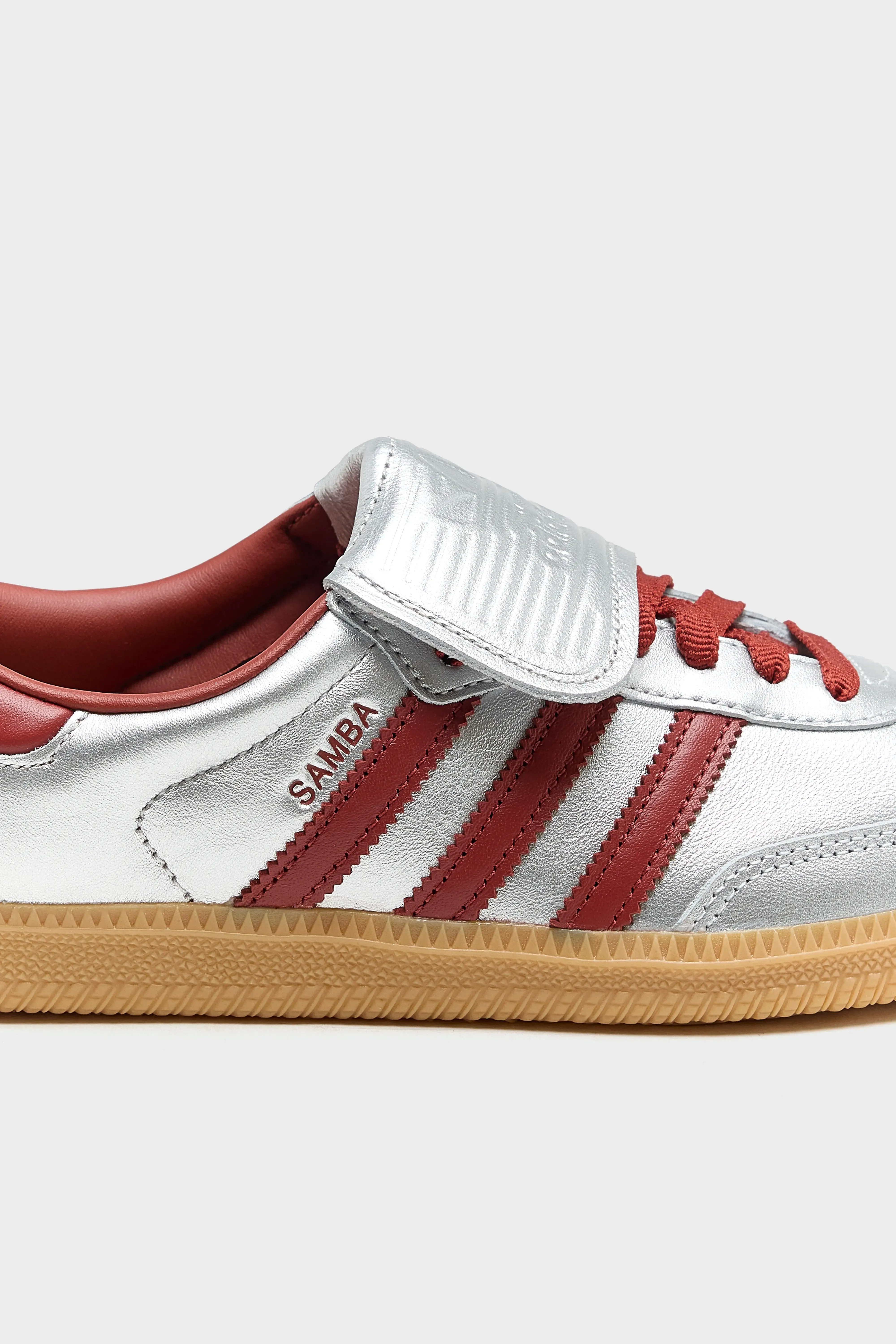 Samba Long Tongue for Women  (251 / W / SILVER)