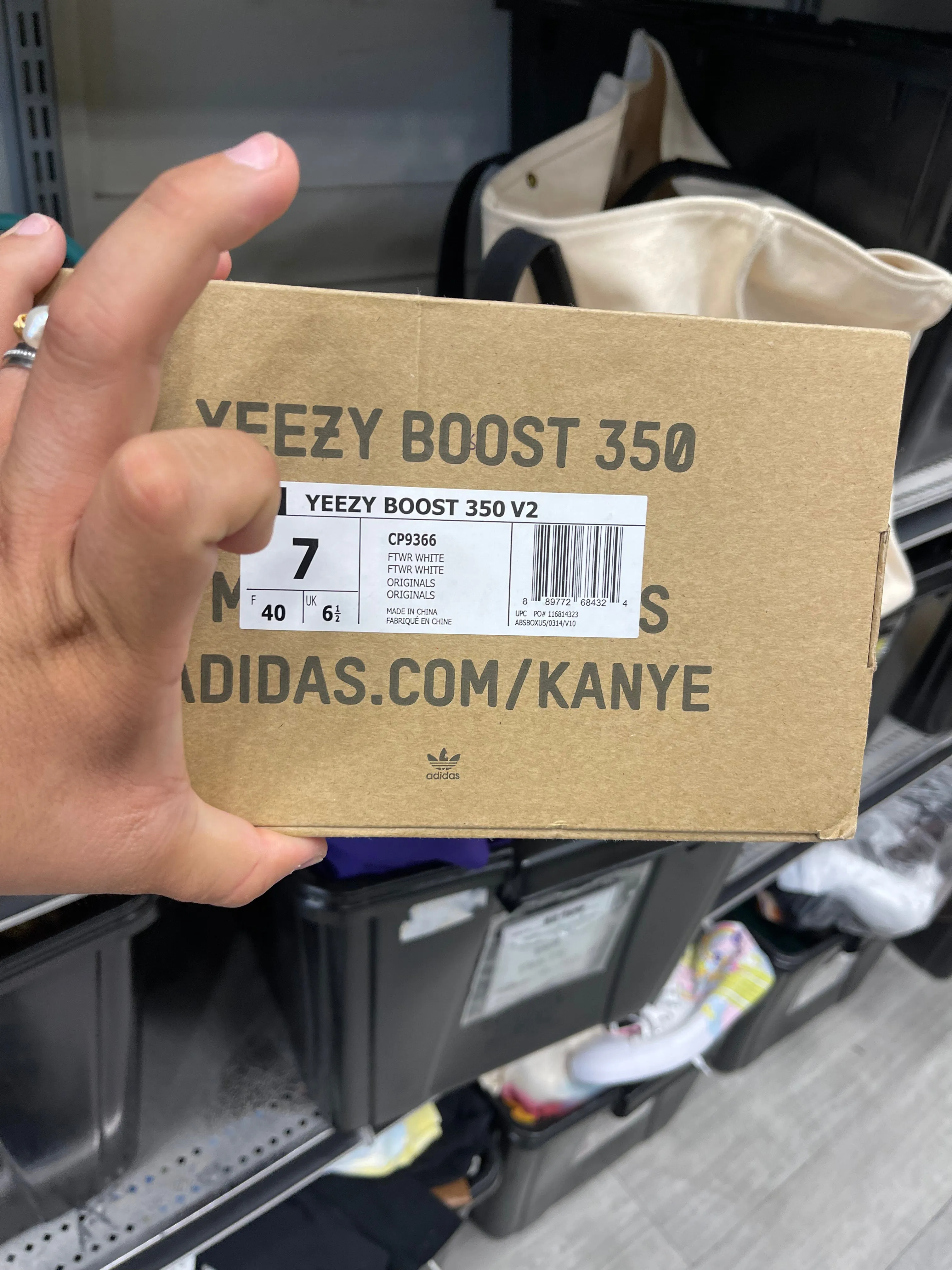 Yeezy White M Shoes 7
